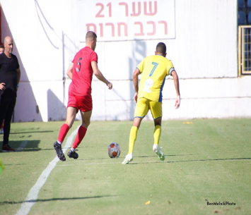 חזק במאבק. שחקני כפר שלם