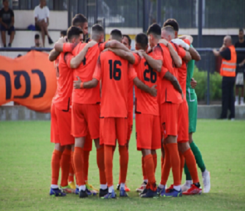 עוברים שינוים בסגל. שחקני כפר שלם (בן מלניק)