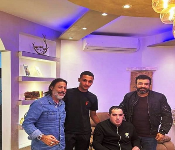 מוסטפא גדבאן במעמד החתימה