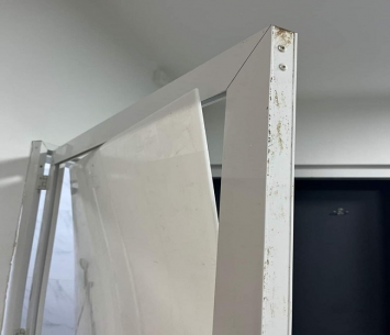 נזק שנגרם למקלחון בחדר ההלבשה (צילום מטעם הפועל מגדל העמק)