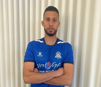 השוער במדי קבוצתו החדשה