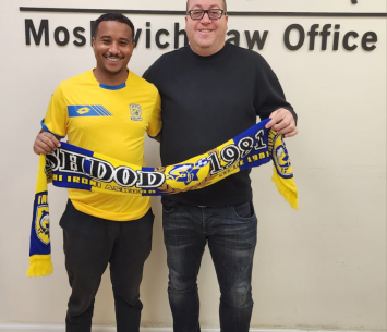 אסמארה במעמד החתימה