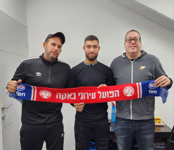 אגבריה במעמד החתימה