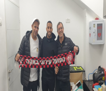 יוצאים לדרך חדשה. מוחמד בדיר במעמד החתימה