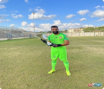 עמד כחומה בצורה מול שחקני בקה. גאנם מחאג'נה