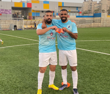 מוחמד עואד ומוחמד אבו אלהיג'א מטמרה חוגגים (דוניא גנטוס)