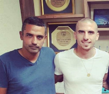 חוזר ללאומית. אלון בוזורגי לצד סוכנו, זיו שטרנברג