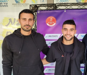 עבר לעיר הגדולה. אמסלם בעת שחתם במרמורק