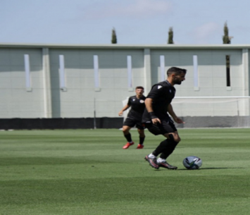 מצטרף לחלק קדמי עמוס בכישרון ויכולות. סהר ברמי (בן מלניק)