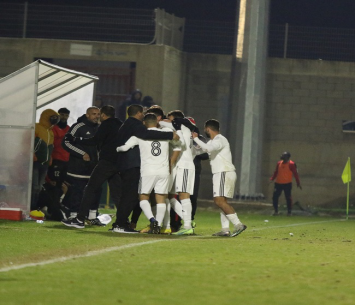 שער שהגיע אחרי הרבה החמצות. שחקני טירה חוגגים