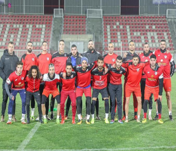 כמעט סינדלה. קבוצת בני ממב