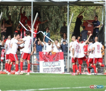 דורשים את כספם. שחקני קלנסוואה