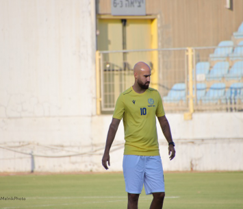 עלה מהספסל וכבש. יאיר שפונגין (בן מלניק)