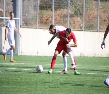 הפעם האדומים ניצחו. שחקני הפועל הרצליה ובקעת הירדן במפגש הקודם (בן מלניק)