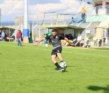 בא לעבודה בכל הכח. עזת חלאילה (מחמוד עיאשי)