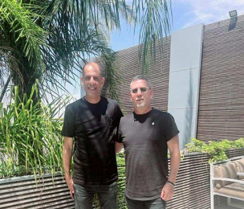 חוזר לדימונה. שמעון ביטון במעמד  (רועי פחימה - עמוד הפייסבוק דרום LIVE)