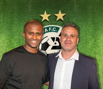 דגו עם סוכנו אורן יחזקאל