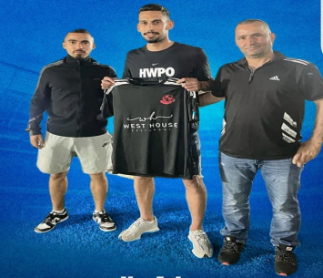 תחנה נוספת בקריירה. בלאל סבע במעמד החתימה (עמוד הפייסבוק של צעירי טמרה)