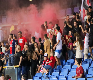 המשיכו עם הפירוטכניקה גם במשחק מול כפר שלם. אוהדי נוף הגליל (בן מלניק)