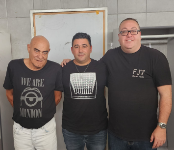 חזר לדרום. אמיר כהן במעמד החתימה