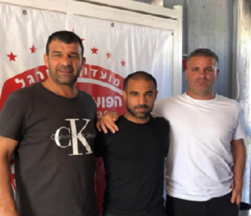 מגיע לו קרדיט. עידן דוד לצידו של ניר שטרית וסוכנו, אורן יחזקאל