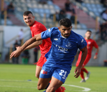 נשאר בכחול. רועי זיקרי במדי הפועל פ