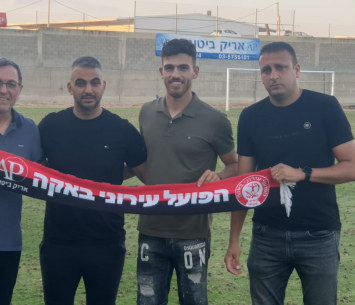 קעדאן במעמד החתימה