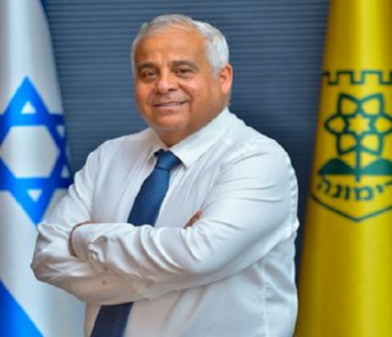 מנסה להרים את המחאה. ביטון