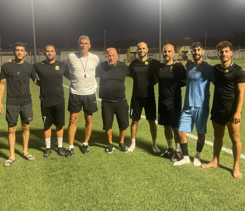 פותחים עונה. בית