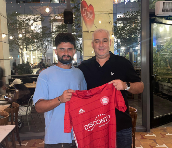 ים כהן במעמד החתימה