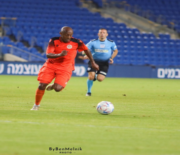 מצא בית חדש. טל איילה במדי כפר שלם (בן מלניק)