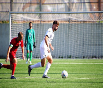 ימשיך את גרף ההתקדמות? איתן קומיסרוב במשחק מול הפועל הרצליה (בן מלניק)