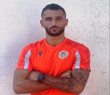 עבר לכתום. יואב ליברוס במדי קבוצתו החדשה