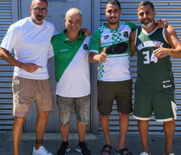 נגר במעמד החתימה