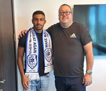 מגר במעמד החתימה