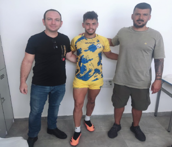 עקיבא במעמד החתימה