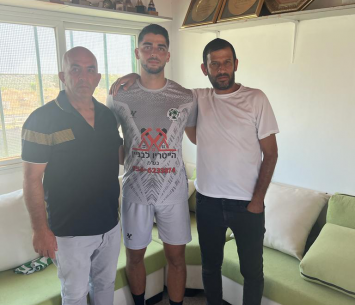 טל במעמד החתימה