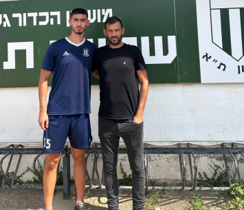 מאיר במעמד החתימה (שמשון תל אביב)