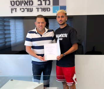 ורטהיים במעמד החתימה עם הנאמן  (מדיה אחי נצרת)