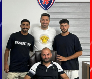 השחקנים במעמד החתימה