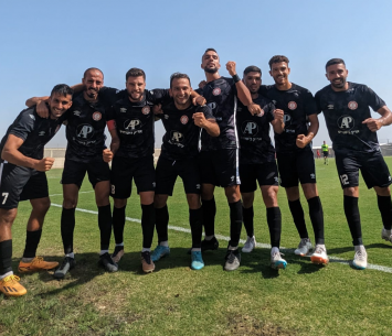 שחקני הפועל באקה חוגגים את השער הראשון (ואסים מוואסי)