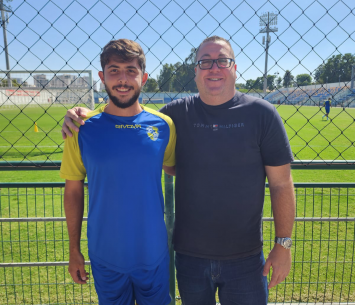 בן הגיא במעמד החתימה