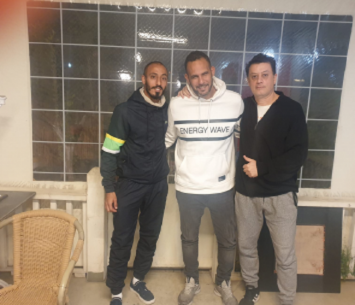 מתקשה לעכל. אלימלך במרכז התמונה