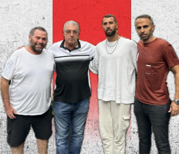 אלקסלסי במעמד החתימה