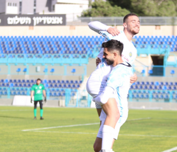 שחקני אום אל פחם. חוגגים ניצחון גדול (דאפר מחאמיד)