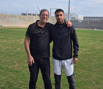 ג׳רפי במעמד החתימה