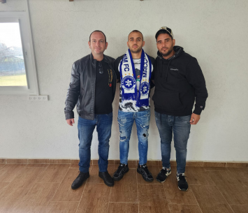 חן במעמד החתימה