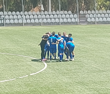 מתרסקים. שחקני בית