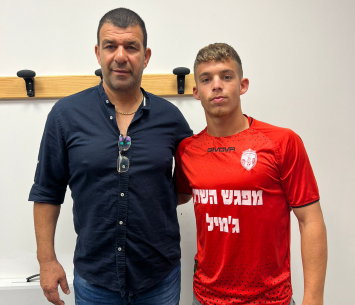 שלהבת במעמד החתימה