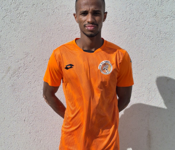 במדים החדשים. מולה